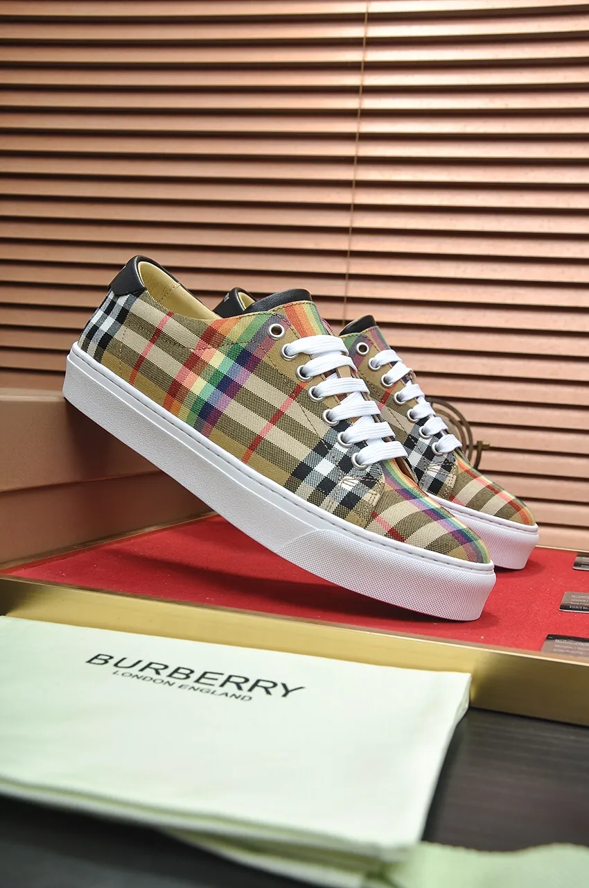 Men's shoes💰480💶[Burberry] (cowhide lining) classic low-top sneakers｜Imported cowhide with classic plaid fabric｜Cow leather lining｜Original outsole｜Fine workmanship and comfortable to wear Size: 38-44 (customized at 45)
